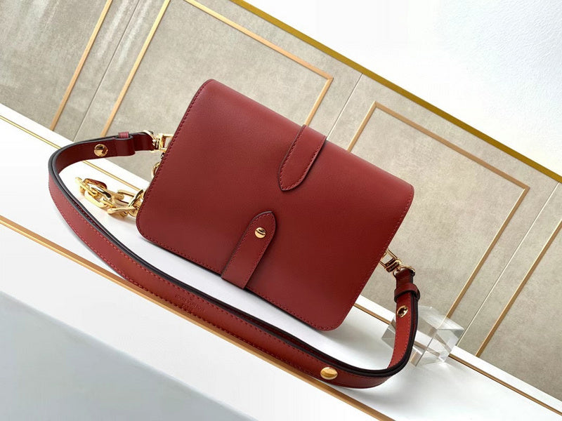 Interior view of polished structured women's handbag – women's everyday handbag