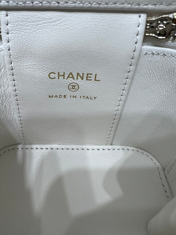 Zivas Charm Contemporary Flair Designer Handbag (Everyday Luxury Essential) – Detail View