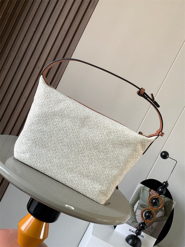 Ziva's Charm handbag – side angle view (21cm*17cm*13cm)
