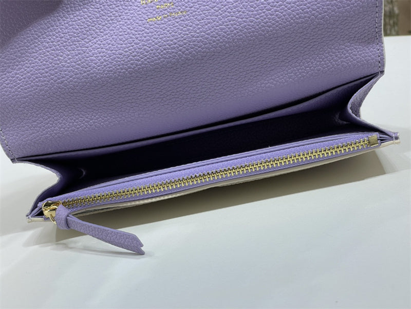  shoulder bag interior and compartment view 15