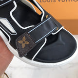 Front view of Louis Vuitton luxury piece style No.085