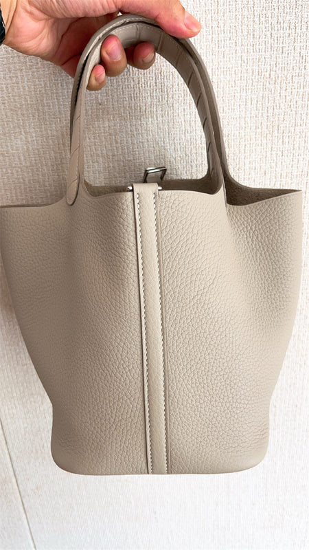  shopper bag interior and compartment view