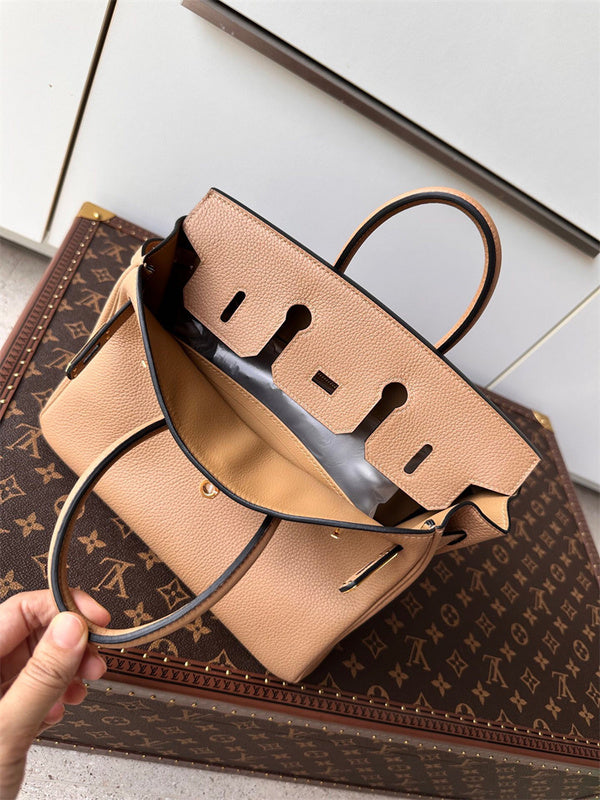  modern shoulder bag detail view showing craftsmanship