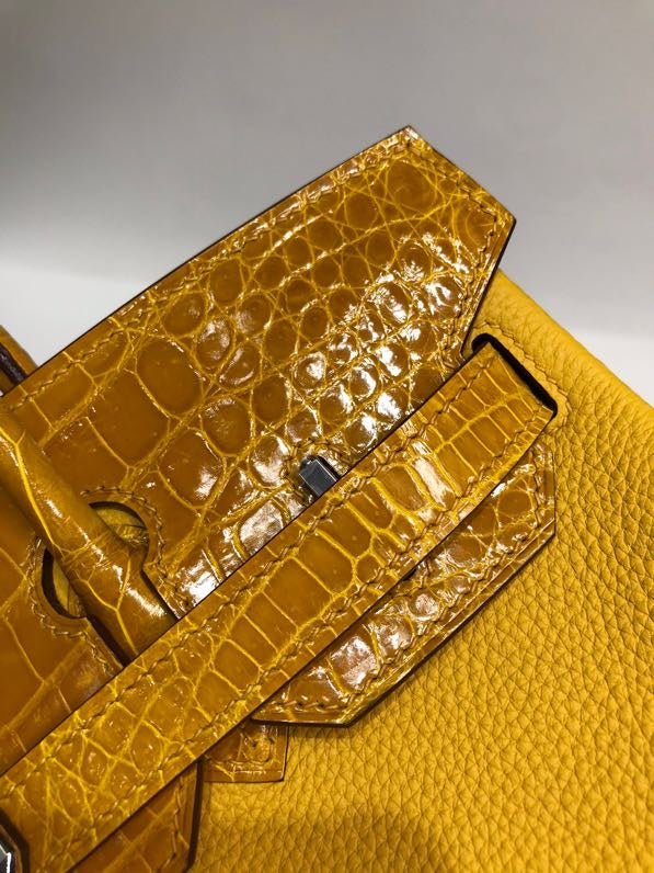  structured bag interior and compartment view 57