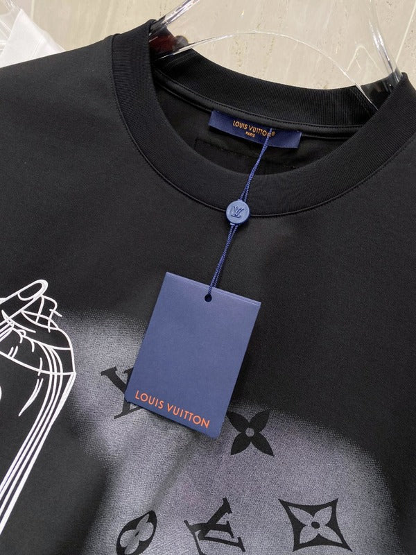 Full styled look of Louis Vuitton cotton t-shirt with everyday silhouette