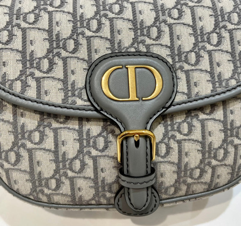 Close-up detail of classic sleek women's handbag – women's luxury handbag