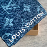  Statement top-handle bag carried on shoulder