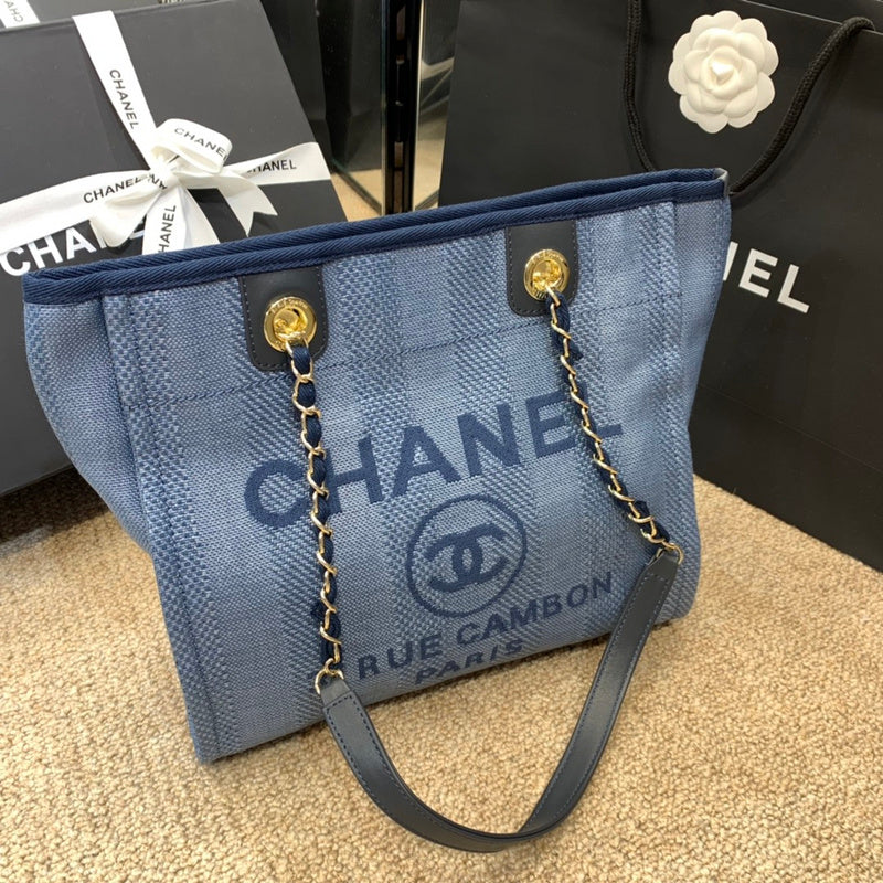  women's handbag, spacious design, view 3