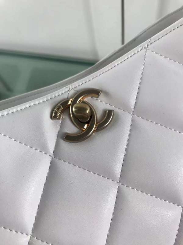 Zivas Charm Modern Edge Fashion Handbag (Designer-Inspired Craftsmanship) – Close-Up Detail