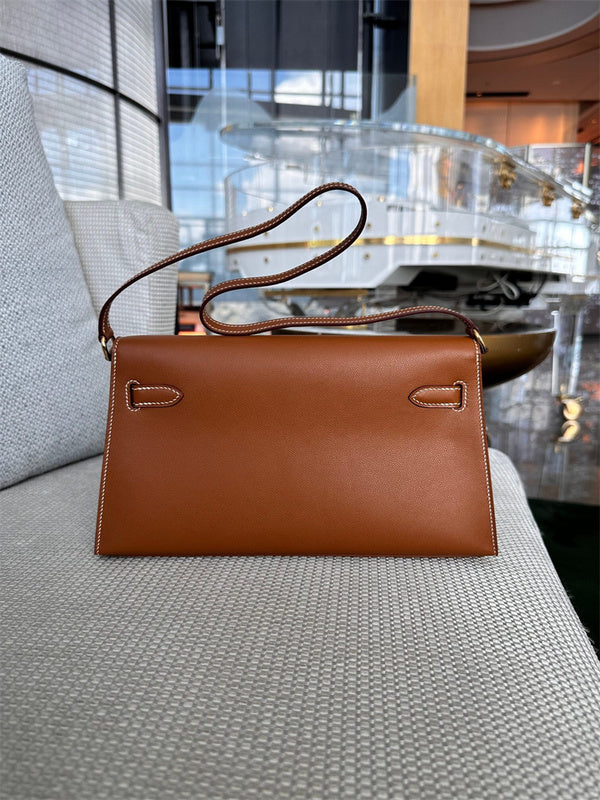  effortless shoulder bag styled with outfit