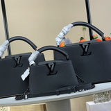 Versatile shoulder bag front view 67