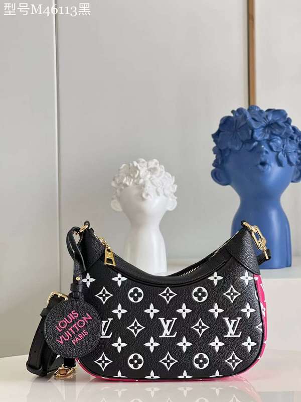 Side profile of everyday-luxe modern women's handbag – women's designer-style accessory