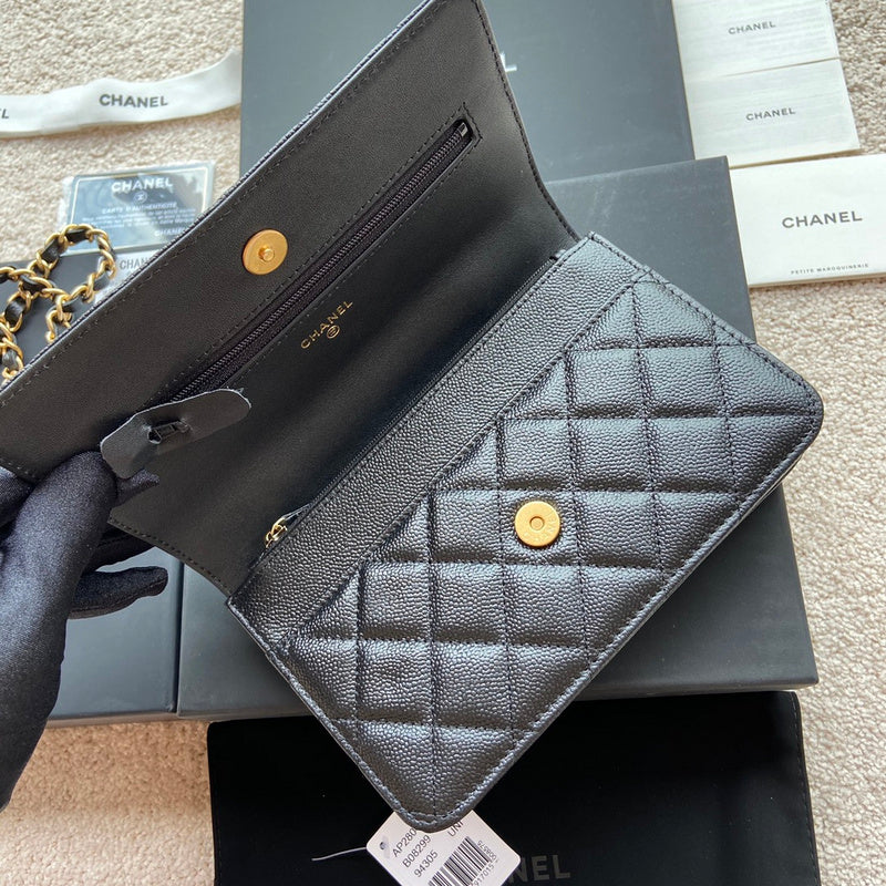 Zivas Charm Modern Edge Designer Handbag (Everyday Luxury Essential) – Close-Up Detail