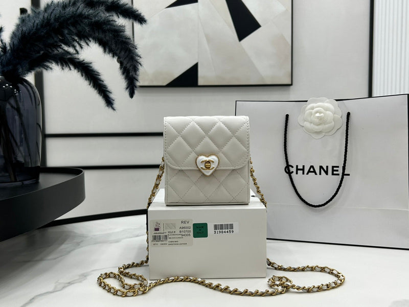 handbag, compact everyday style, image 5