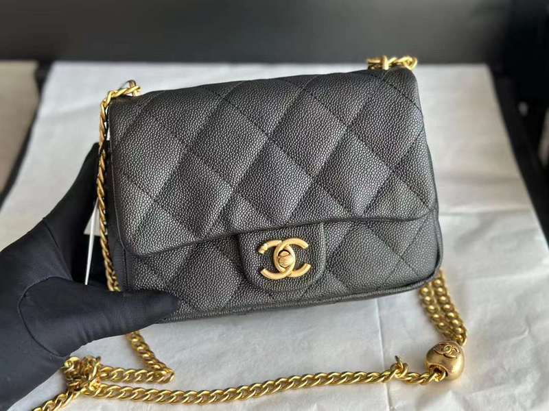 Zivas Charm Refined Structure Everyday Handbag (Premium Everyday Carry) – Detail View