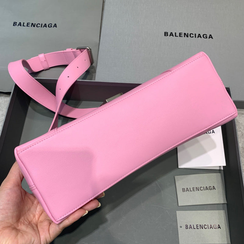 Understated Premium PU Leather Handbag - Refined Silhouette | Women's Fashion Handbag #522 - hardware and detail close-up (image 5) of designer-inspired handbag