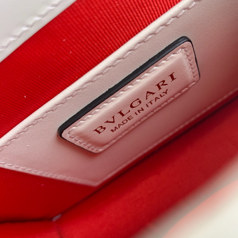 Statement Faux Leather Handbag - Everyday Elegance | Women's Designer-Inspired Purse #1685 - close-up detail shot (image 3) of designer-inspired handbag