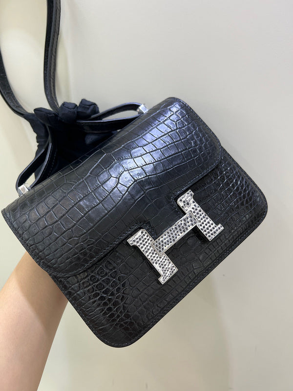Side view of smart structured handbag