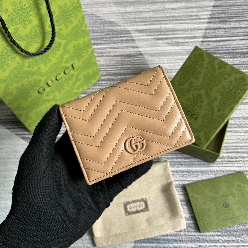 Front view of modern everyday-luxe women's handbag – women's luxury accessory