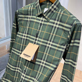 Full silhouette view of Burberry luxury piece style No.077