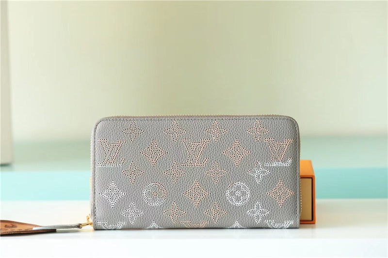  Sophisticated carryall bag front view
