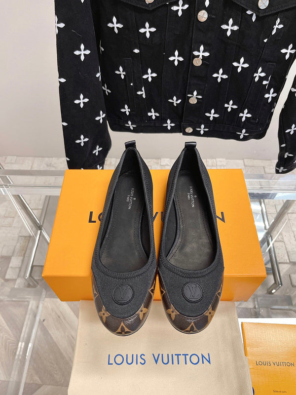 Louis Vuitton shoes Style 351 - top view showing design