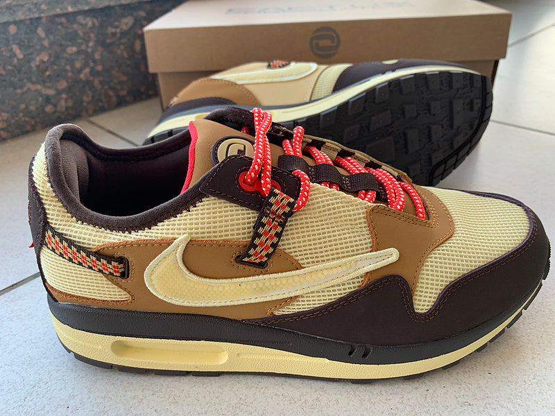 Nike Men's & Women's Designer Low-Top Shoes — Style 197 front view