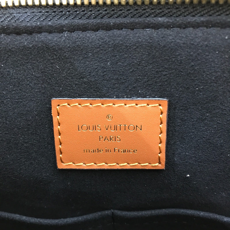 Side profile of everyday-luxe signature women's handbag – women's premium purse