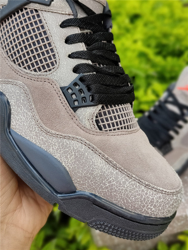 Nike classic monochrome luxury sneakers view 18 low-top design