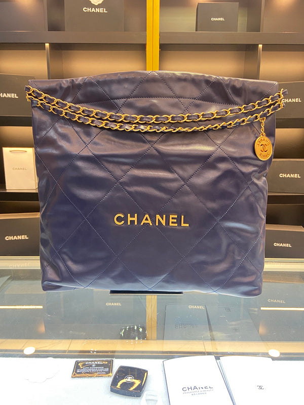  spacious purse view 4