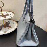Fluid handbag styled for everyday wear