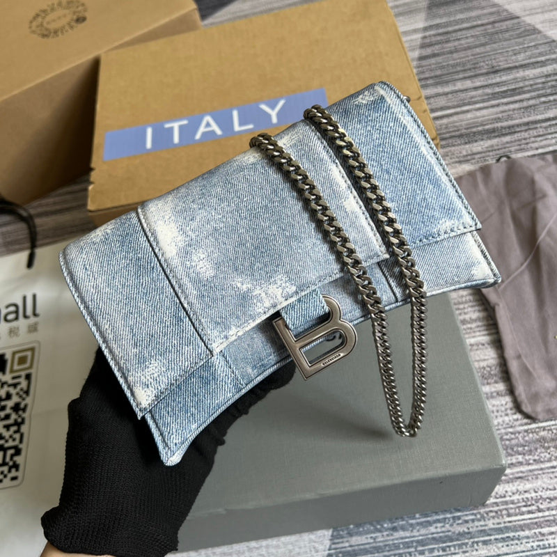 Front view of modern refined women's handbag – women's luxury handbag