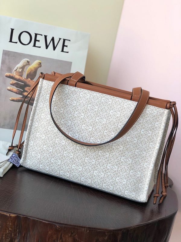 Ziva's Charm handbag – product shot (35cm*27cm*19cm)