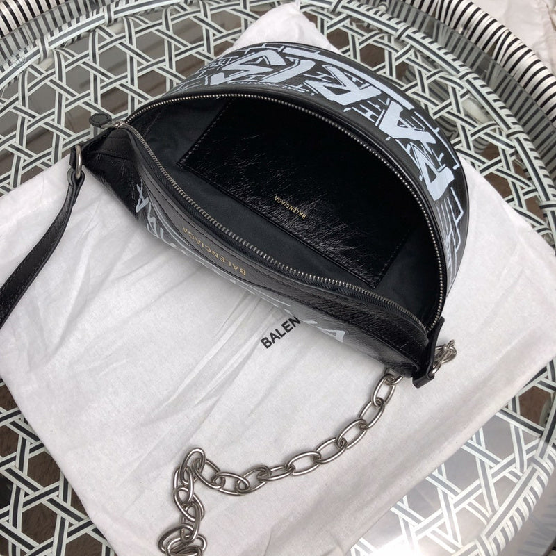 Close-up detail of structured everyday-luxe women's handbag – women's designer-style accessory