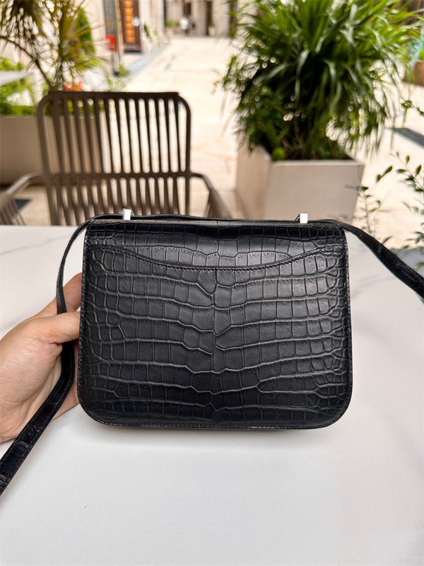  satchel interior and compartment view