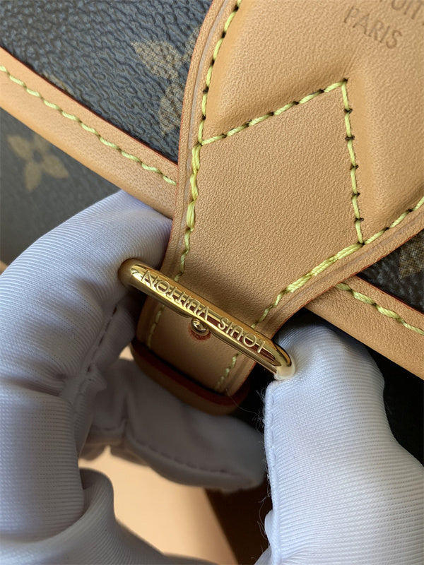  shoulder bag close-up of hardware and finish 29