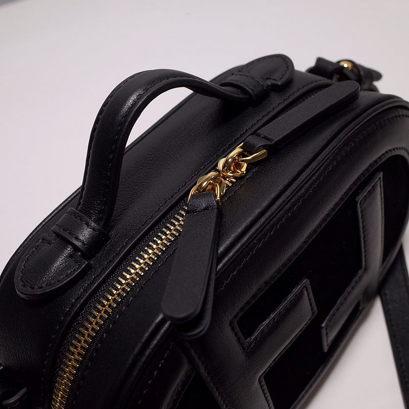 Ziva's Charm handbag – close-up view (21cm*7.5cm*12.5cm)