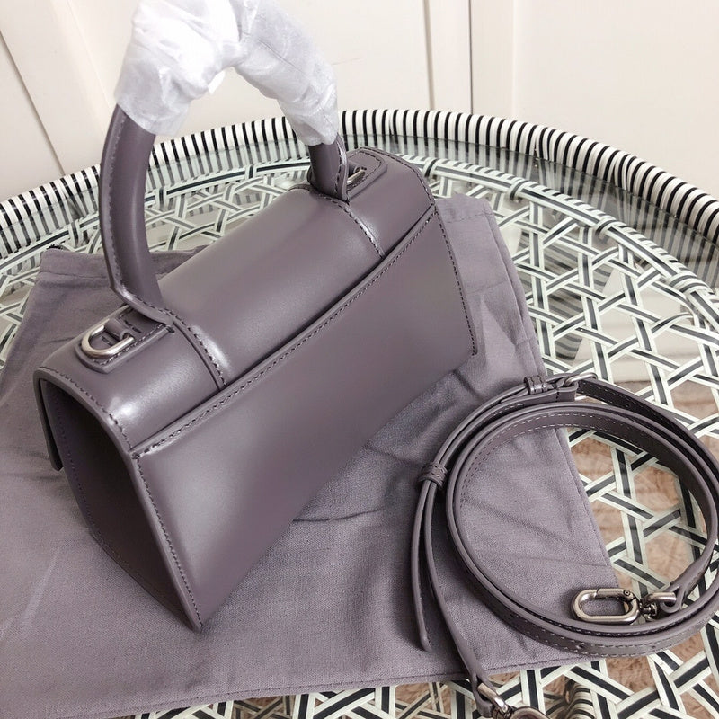 Handle and strap detail of elevated everyday-luxe women's handbag – women's designer-style accessory
