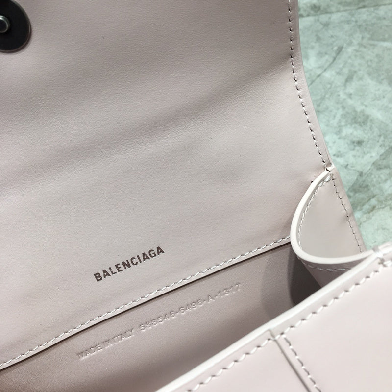 Chic Premium PU Leather Handbag - Modern Structured Build | Women's Statement Accessory #871 - close-up detail shot (image 3) of designer-inspired handbag