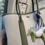  modern everyday bag detail view showing craftsmanship 14