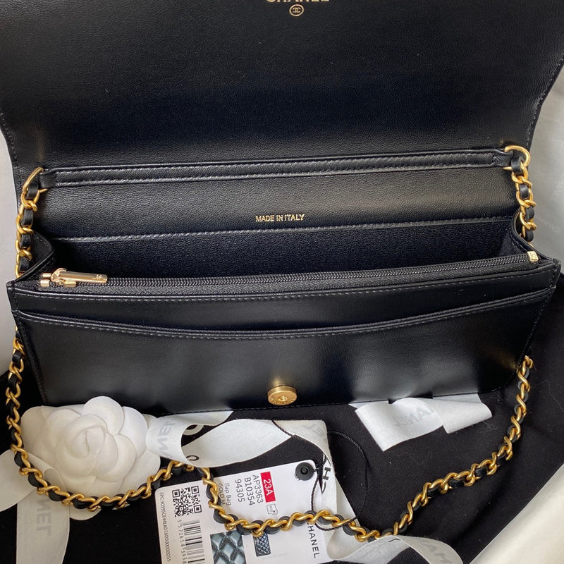 Ziva's Charm handbag – interior view (one versatile size)