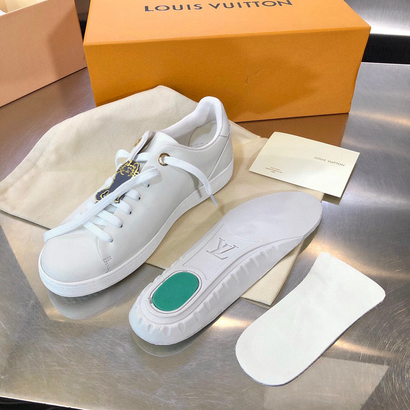 Side profile view of Louis Vuitton luxury piece style No.015