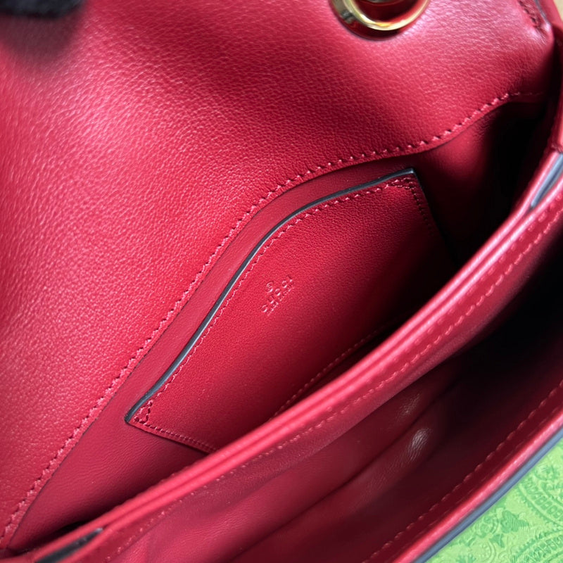Side profile of modern structured women's handbag – women's everyday handbag