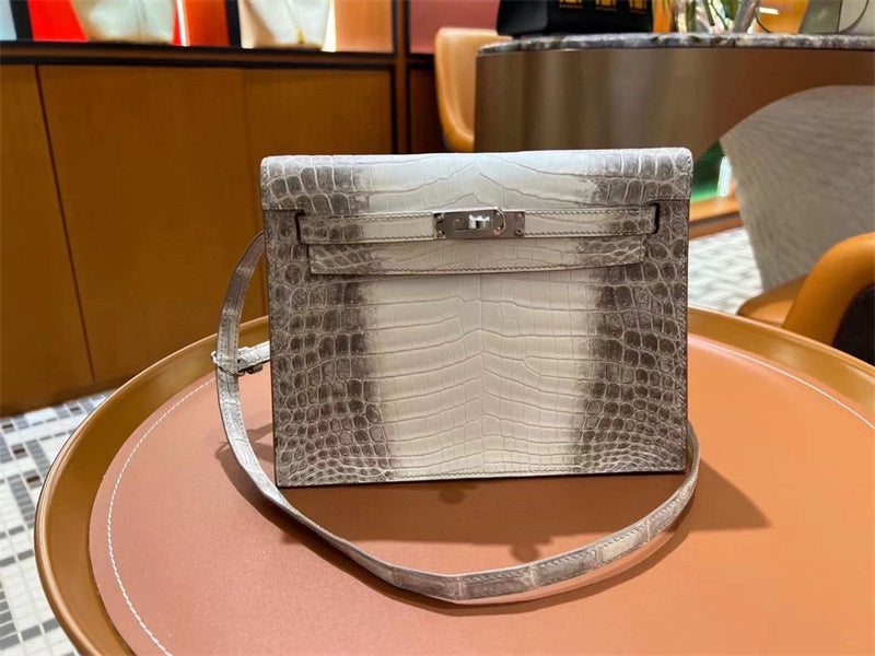  Understated shopper bag carried on shoulder 10