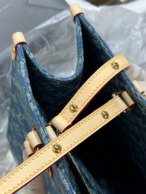  Polished top-handle bag carried on shoulder 10
