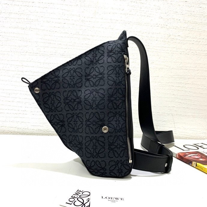 Ziva's Charm handbag – interior view (18cm*13cm*34cm)