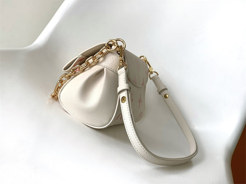  sleek structured bag detail view showing craftsmanship 20
