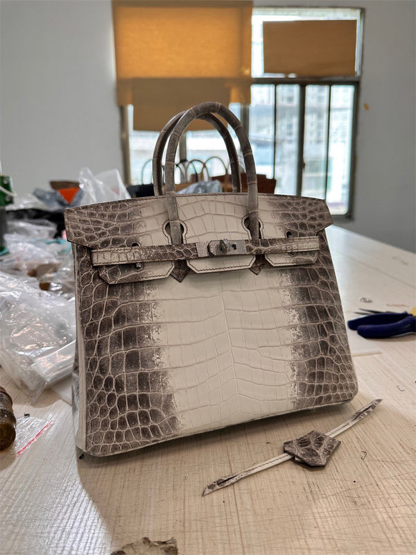  crossbody bag interior and compartment view 15