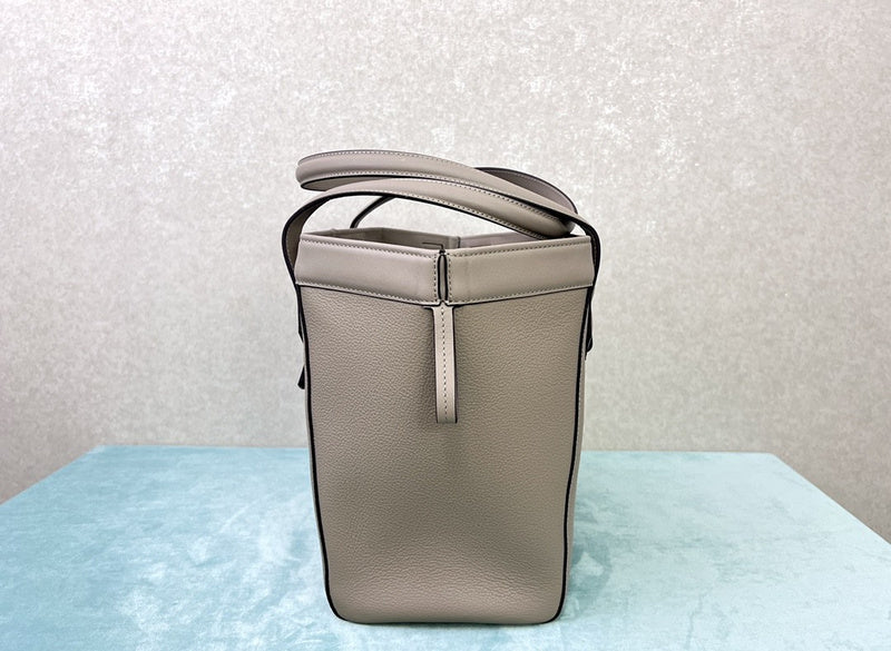 Ziva's Charm handbag – side angle view (15cm*18.5cm*18cm)