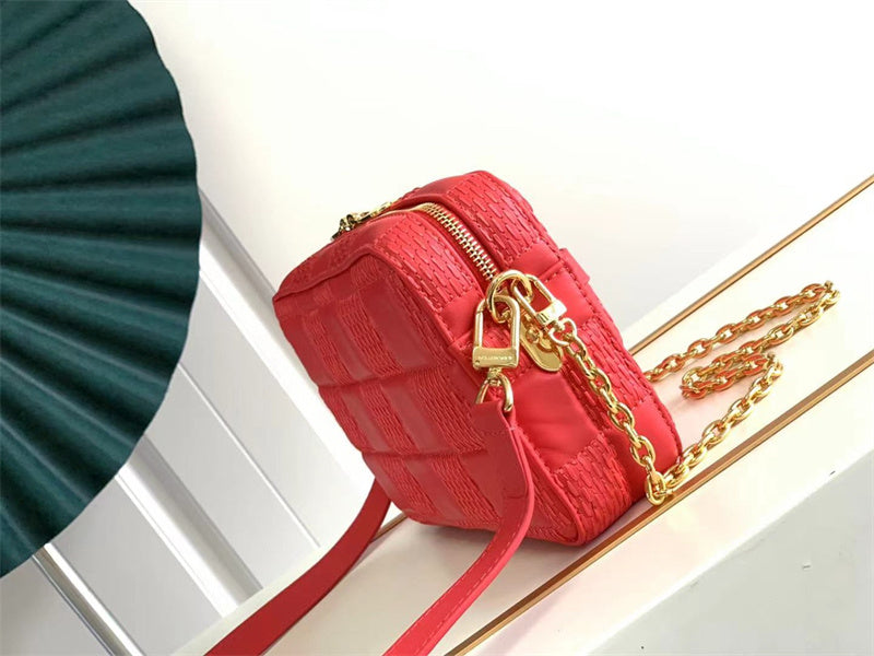  Refined everyday bag front view 13